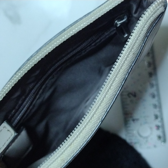 Claire's Beret & Guess Wristlet Set - Picture 6 of 6